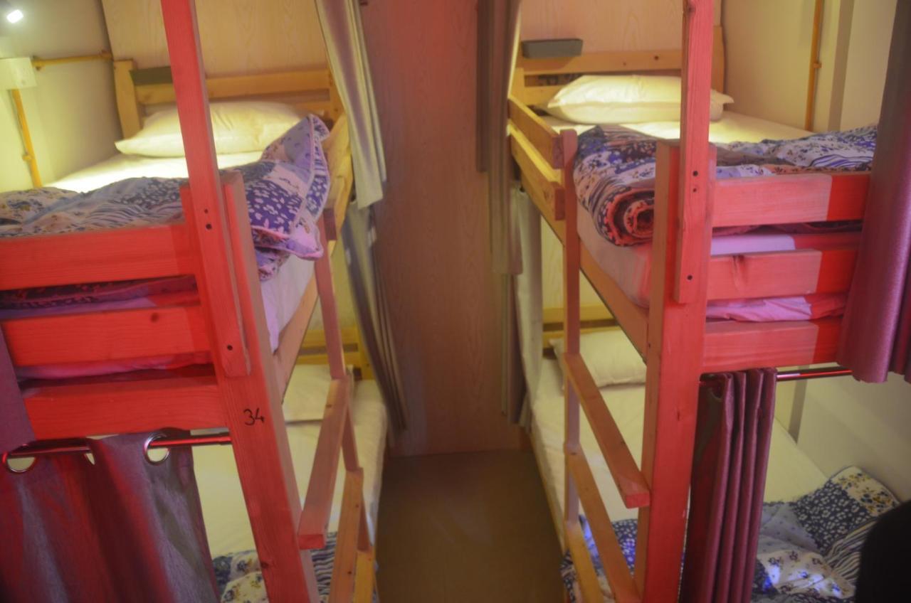 Salaam Namastey Backpackers Hostel Mumbai Exterior photo